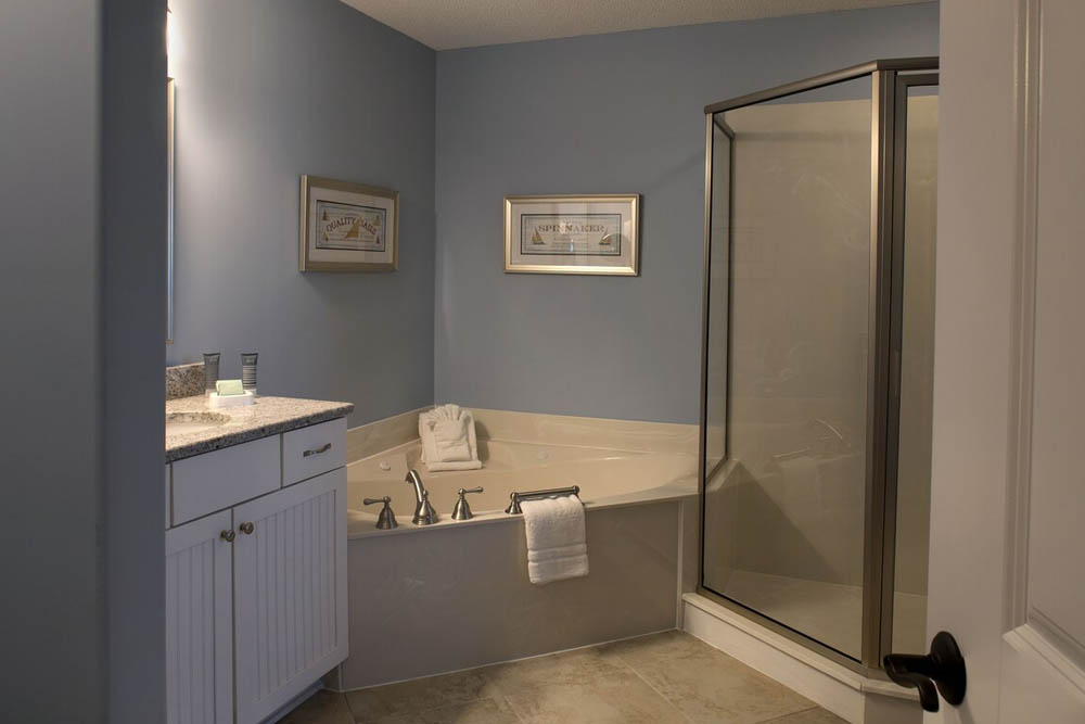 Bathroom with Jetted Tub in the One-Bedroom Villa at the Bluewater Resort in Hilton Head 1000