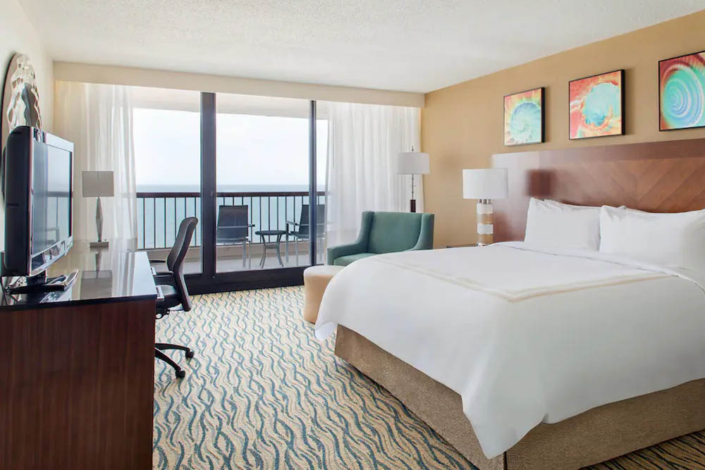Deluxe King Room with a view of the ocean at the Marrott Hilton Head Resort and Spa 1000