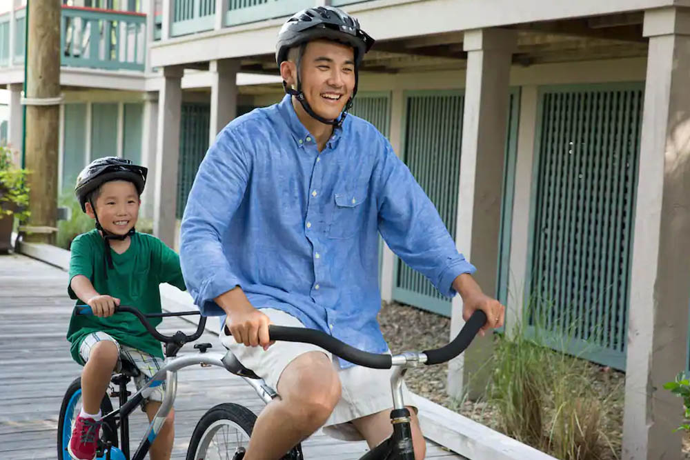 Family riding tandem bike through the Disney Hilton Head Resort 1000