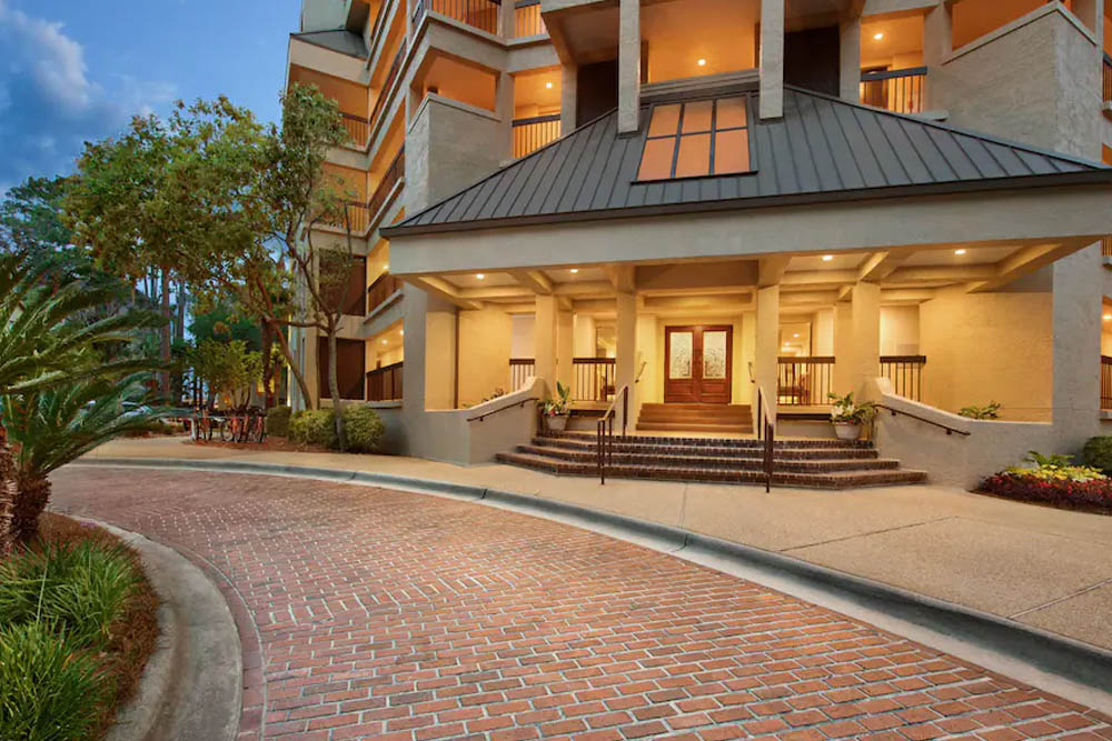 Entrance at dusk to the Marriott's Heritage Club Resort in Sea Pines Hilton Head 1000