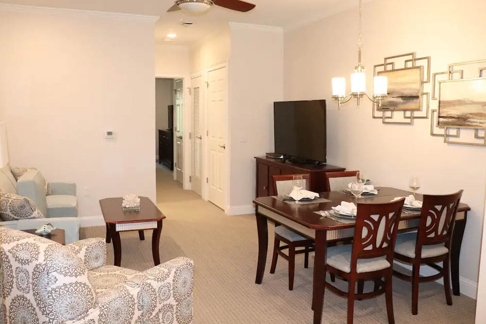 Living Space with dinette in the Junior One-Bedroom Villa at Coral Sands Resort by Palmera in Hilton Head 1000