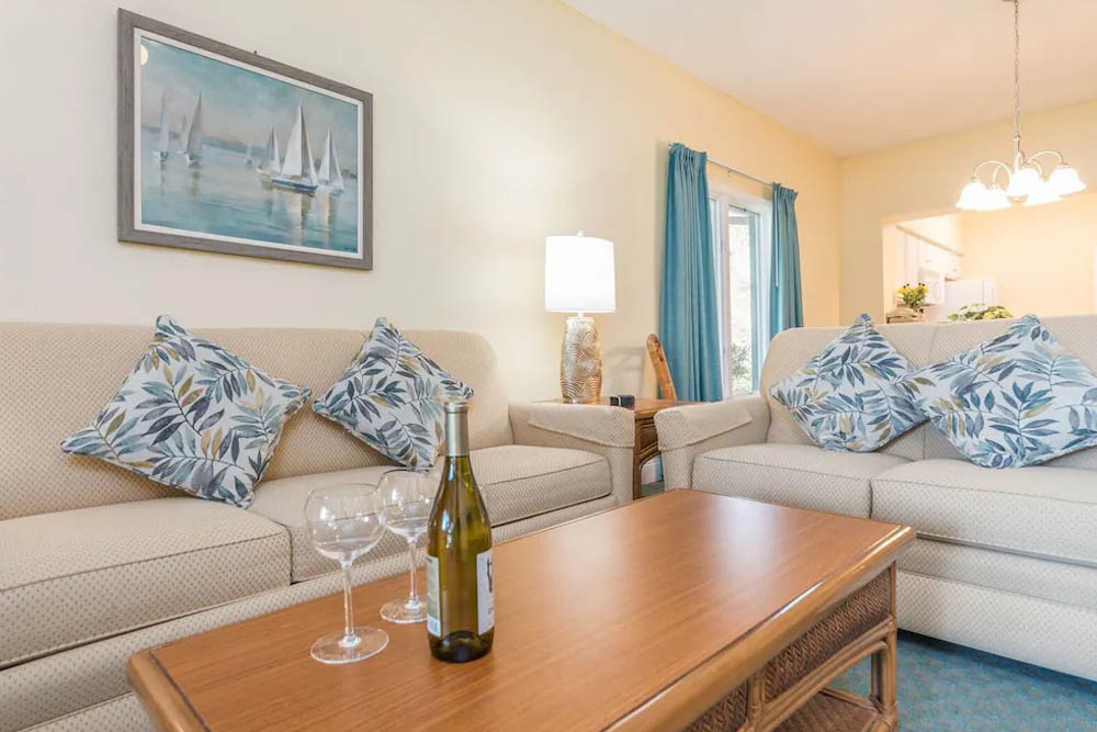 Living Space in the Three Bedroom Villa East at Coral Sands Resort by Palmera in Hilton Head 1000