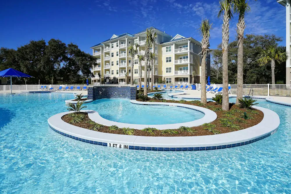 Main Pool with Lazy River at the Spinnaker Bluewater Resort in Hliton Head 1000