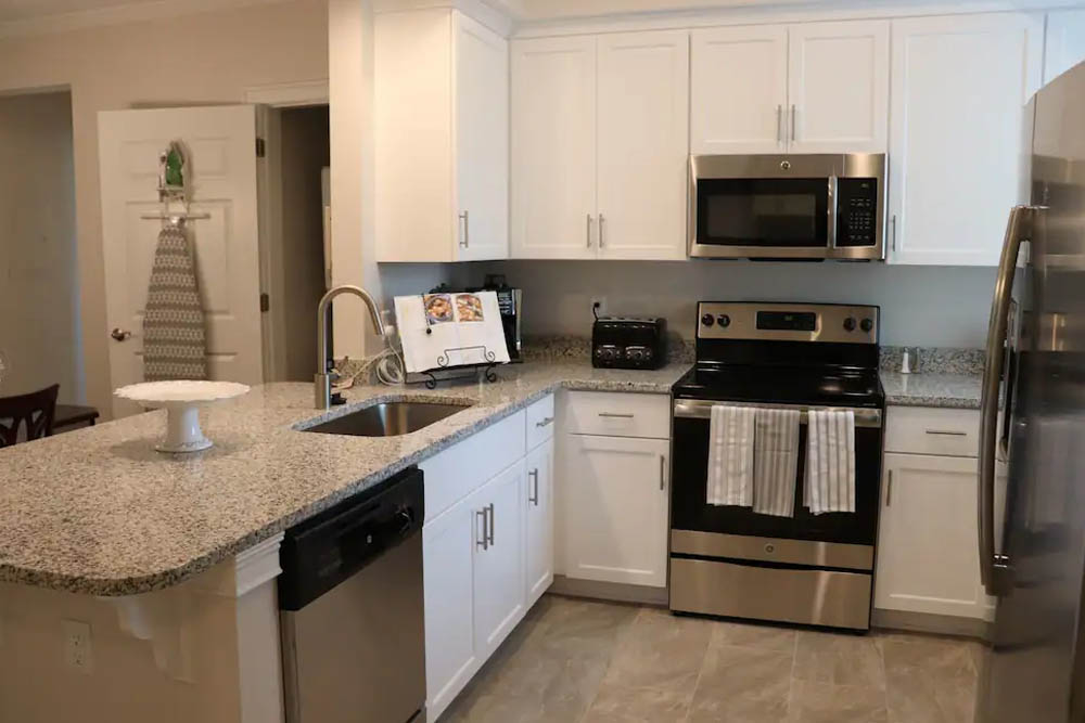 Full Kitchen in the Senior One Bedroom Villa at Coral Sands Resort by Palmera in Hilton Head 1000